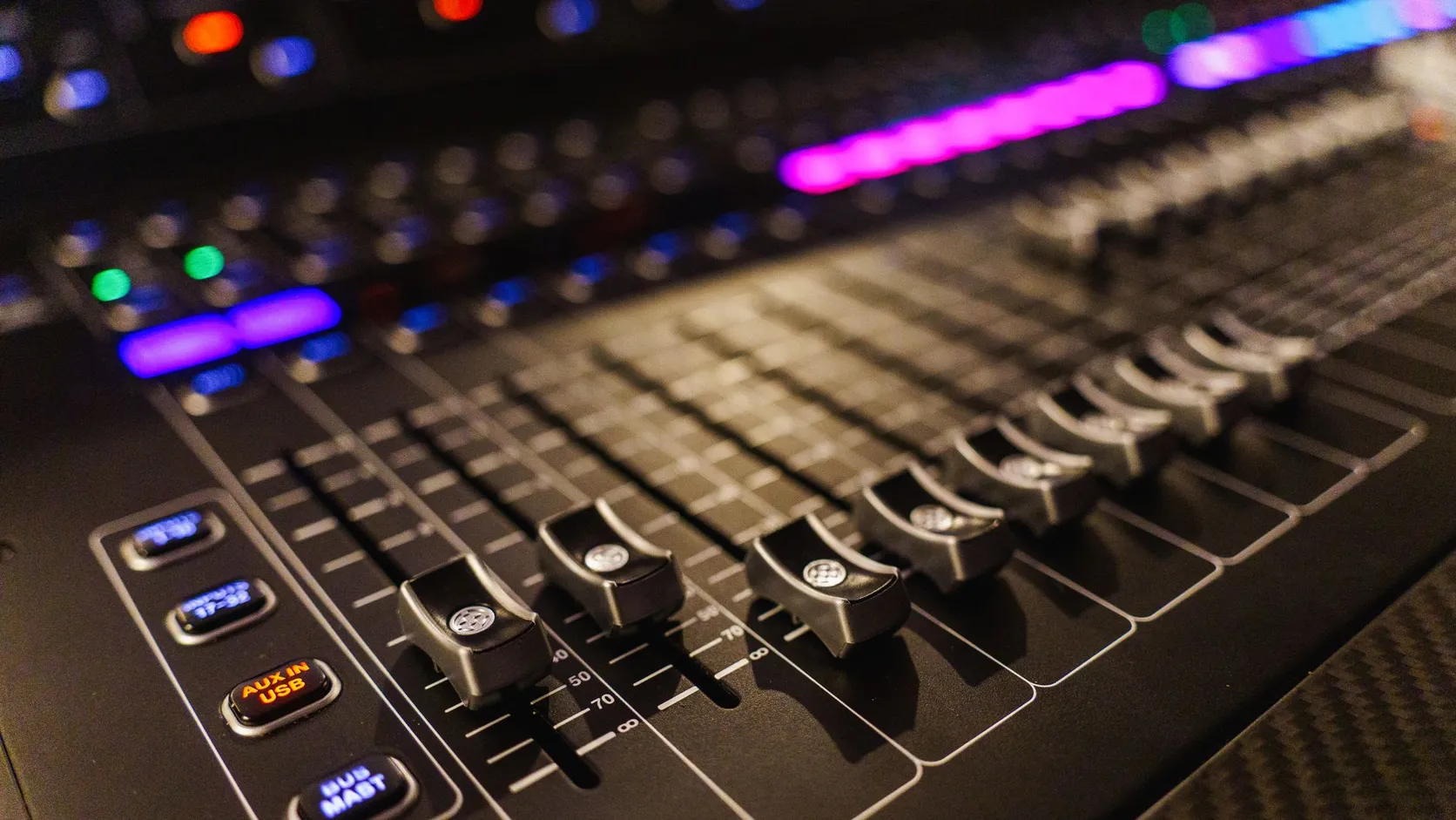Digital mixing console with channel faders